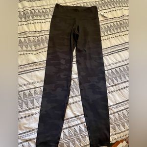 Old Navy Black Camo PowerPress Leggings